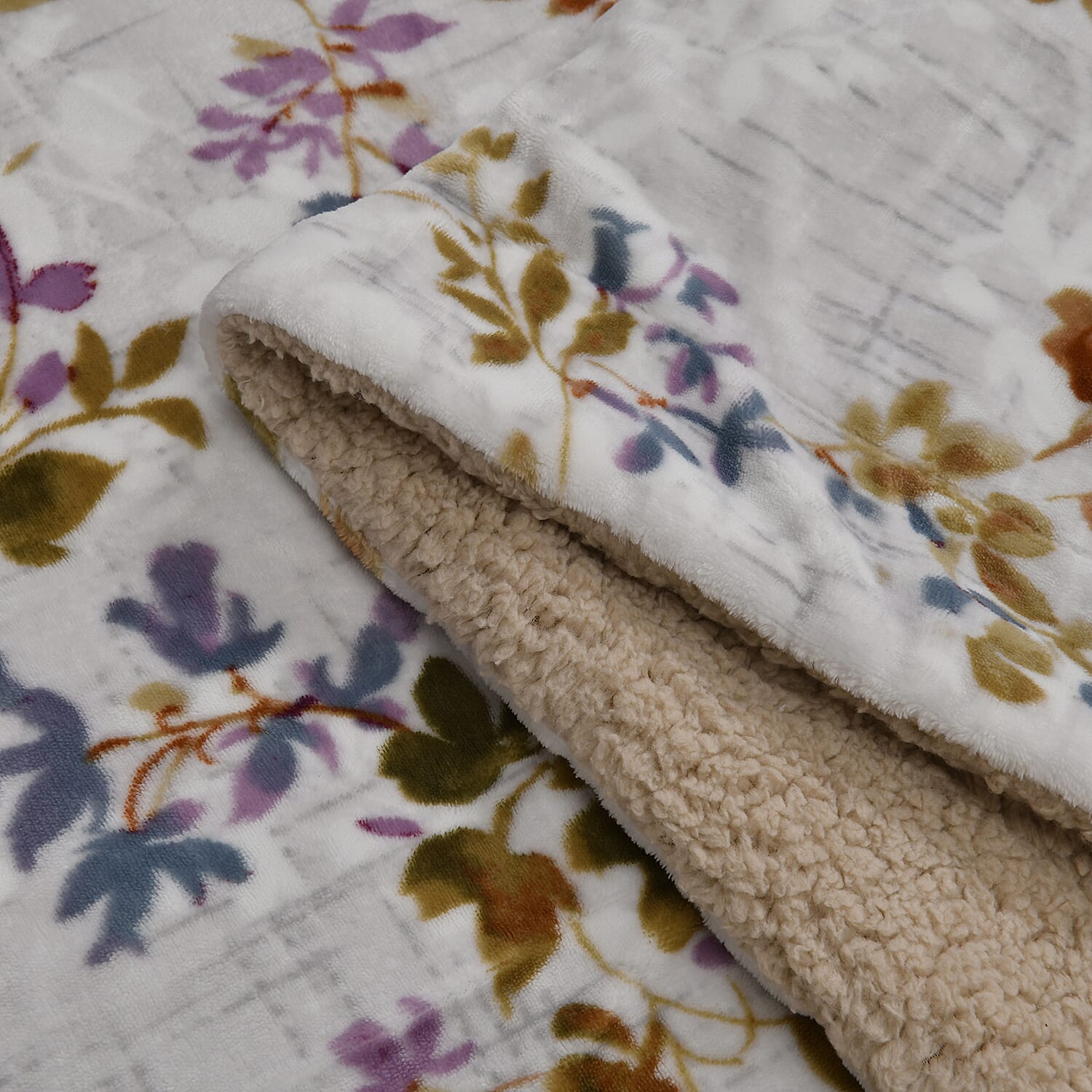 Polyester Flower and Leaves Blanket (Size 2x1 cm) - White & Red