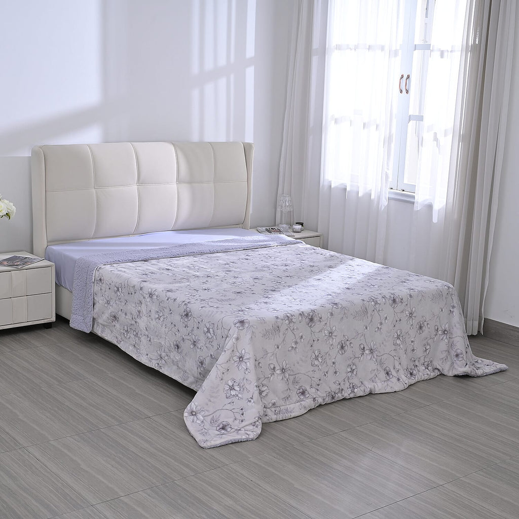 Polyester Flower and Leaves Blanket (Size 2x1 m) - White & Blue