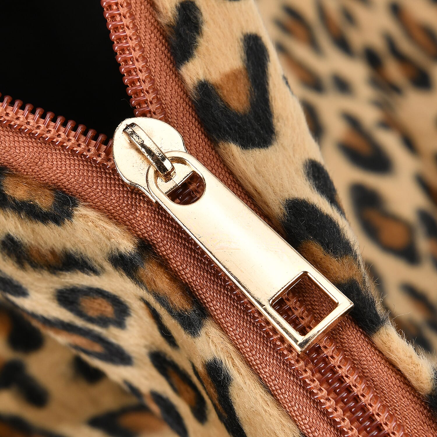 Leopard Travel Bag (Size 50x16x34 cm) - Brown and White