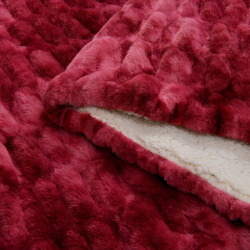 Super Soft Luxurious Faux Fur Blanket 600GSM - Red