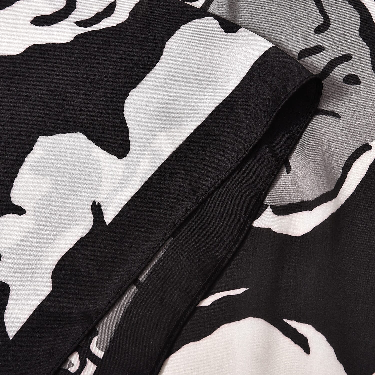 Printed Pattern Long Scarf (Size 180x80 cm) - Black & White
