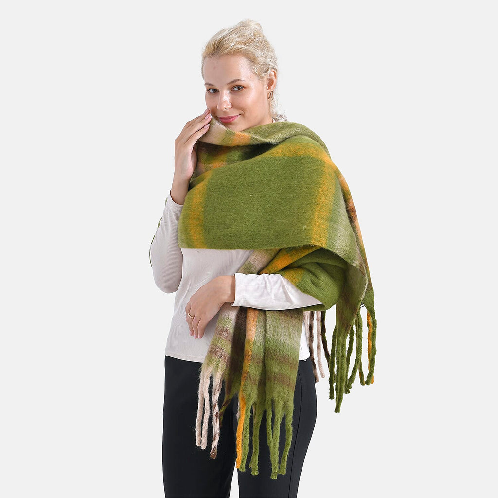 Cozy Checkered Winter Scarf with Fringes - Green