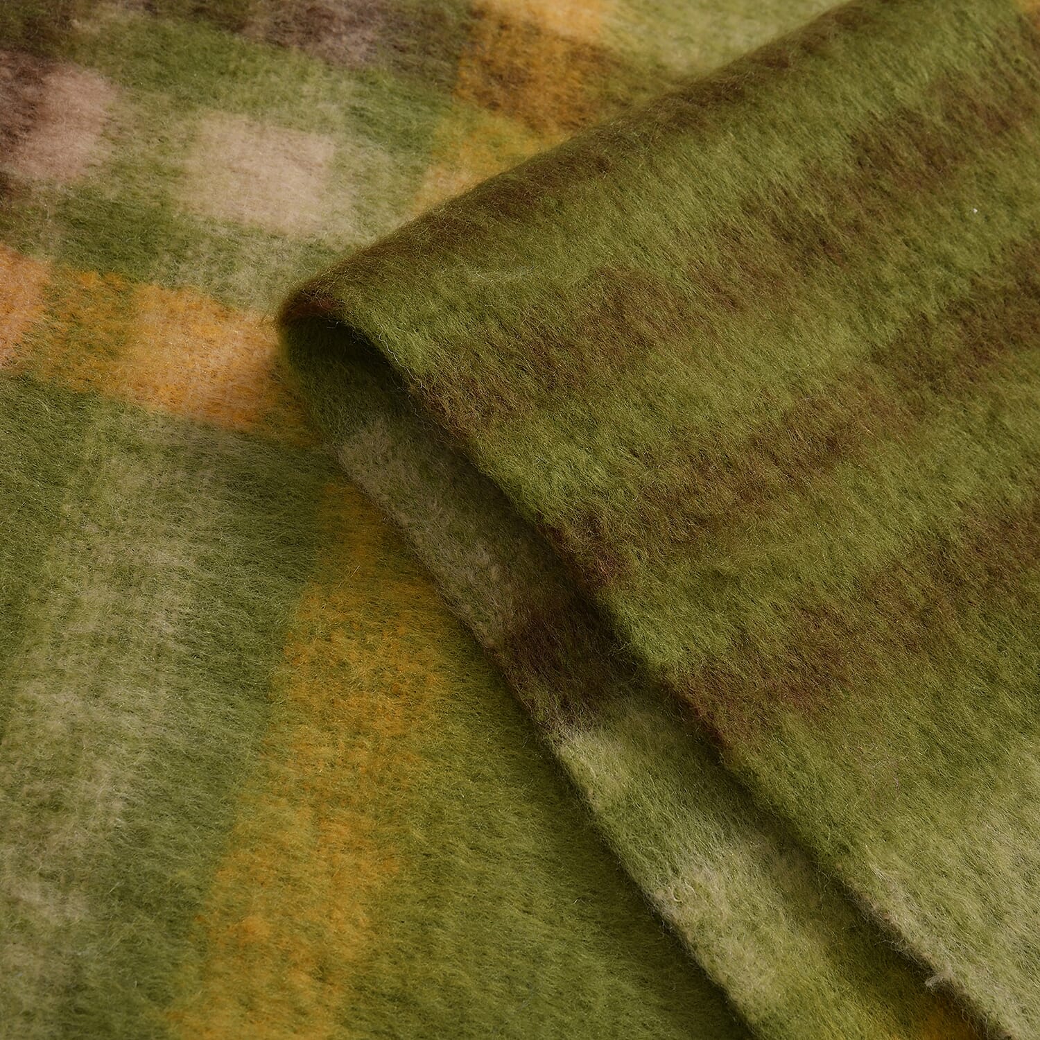Cozy Checkered Winter Scarf with Fringes - Green