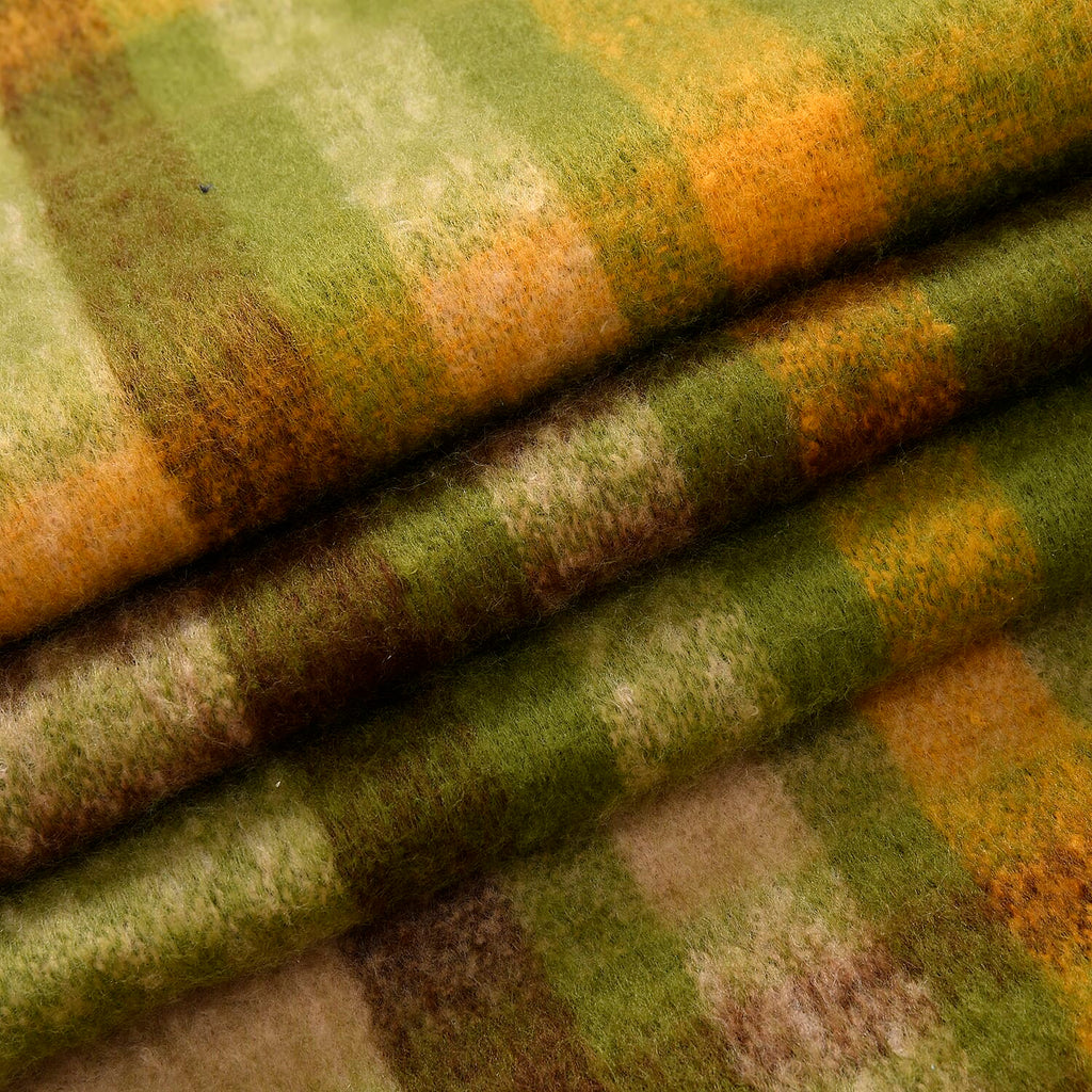 Cozy Checkered Winter Scarf with Fringes - Green