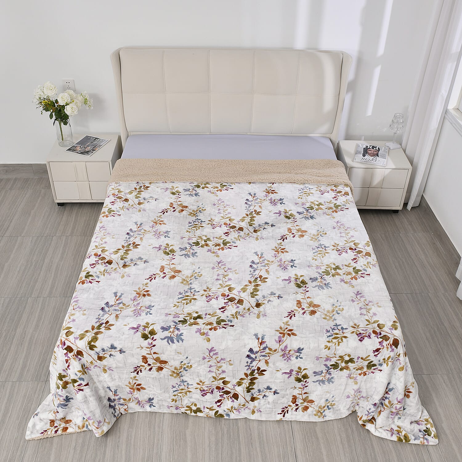 Polyester Flower and Leaves Blanket (Size 2x1 cm) - White & Red