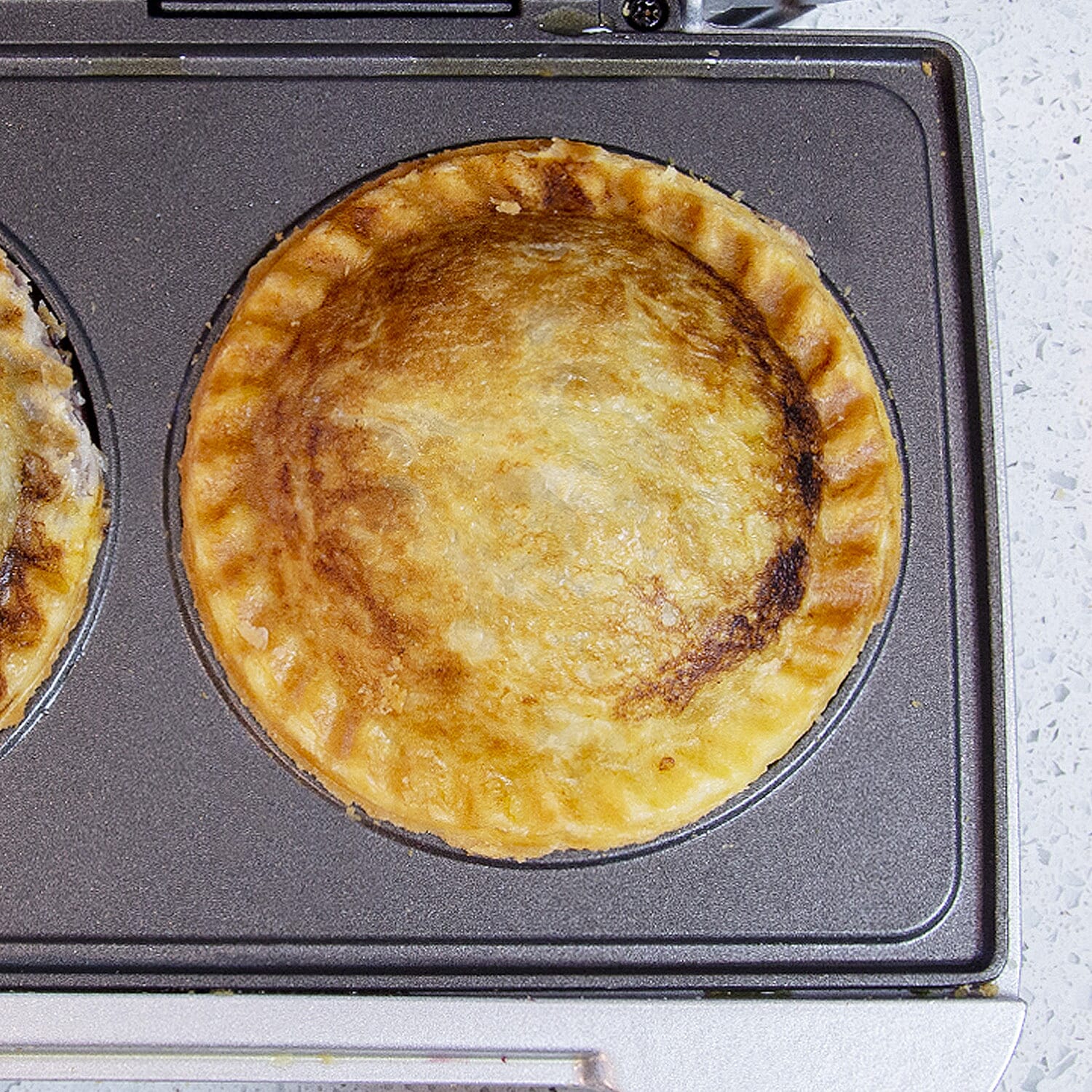 Quest Non Stick Pie Maker - Black