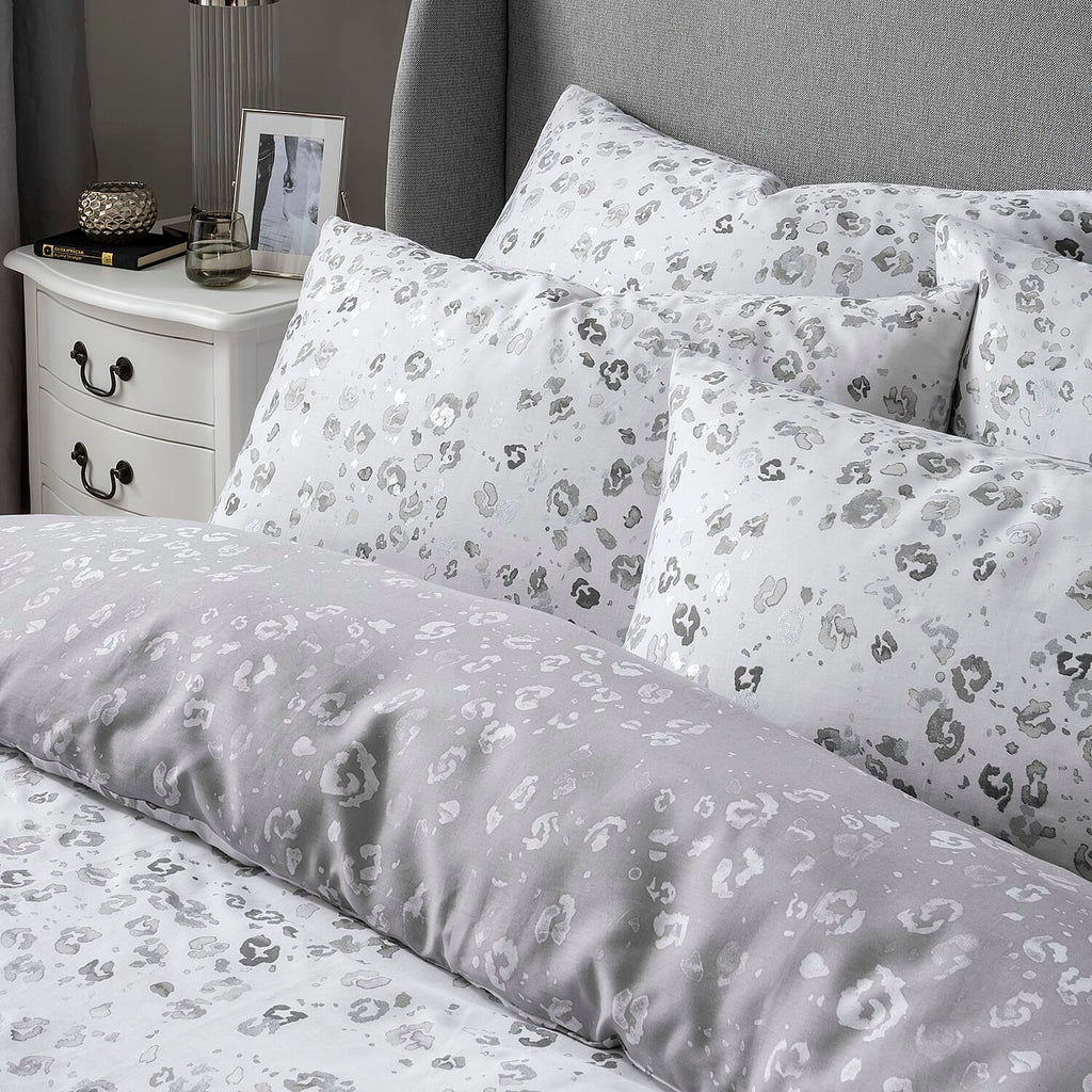 Samantha Faiers Deliah 100% Cotton Duvet Cover with 2 Pillowcases Double (Size 200x200 Cm) - White and Silver