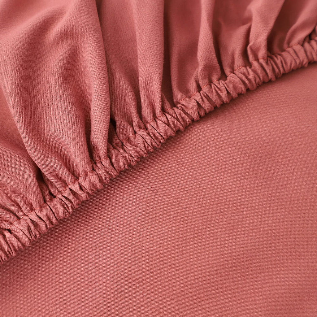 4 Piece Set Solid Microfibre 1 Flat Sheet (230x265 Cm), 1 Fitted Sheet (140x190  Cm) and 2 Pillowcases (50x75 Cm) -Dusky Pink (Double)