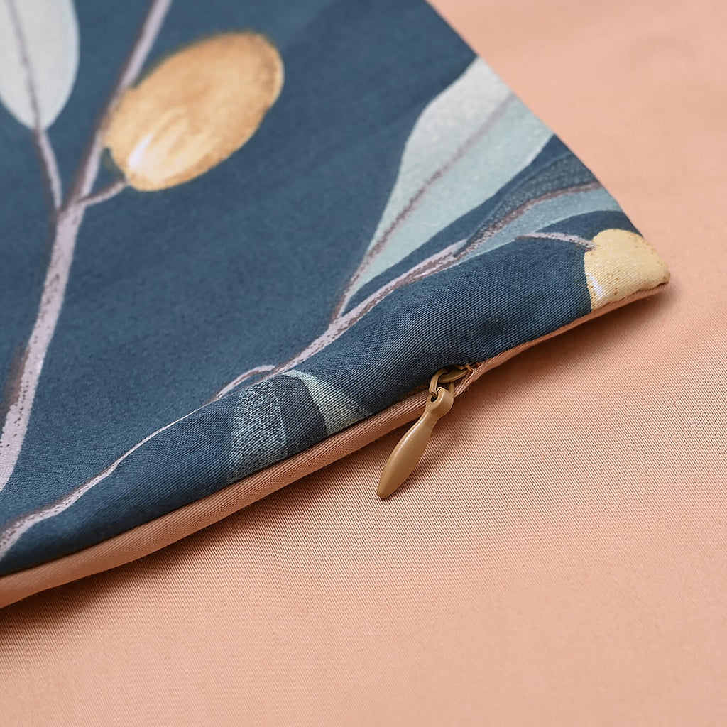100% Natural Mulberry Silk Quilt (200 cm) with Cotton Printed Cover, 2 Pillow Cases (75x50 cm), Cushion Cover (40 cm) - Teal (Size- Double)