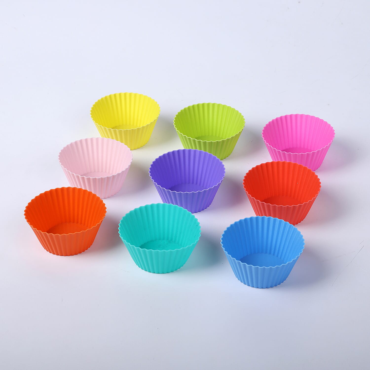 14 Piece Set Baking Tools (Includes 1xOil Brush, 1xScraper, 9xBaking Cups, 1xKneading Dough Mat, 2xSilicone Insulated Grips) - Multi