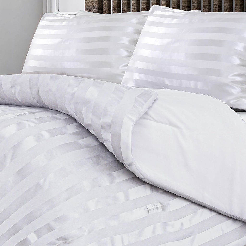 Polyester Patterned Comforter and Duvet (Size 200x1 cm) - White & White