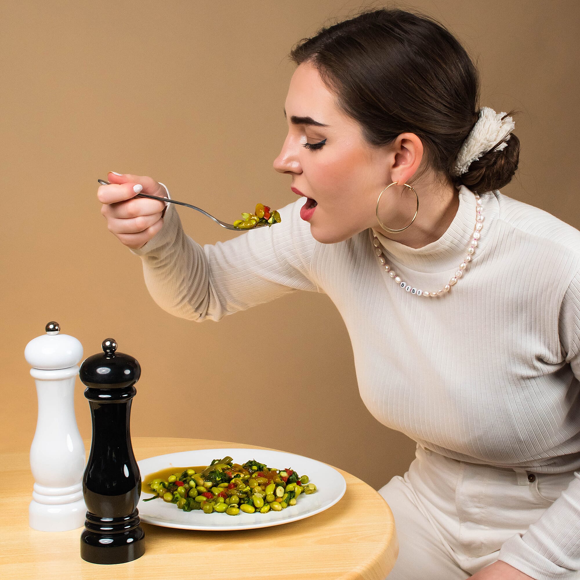 Set of 2 - Stainless Steel Manual Salt and Pepper Mill (Size 21x6 Cm) - Black and White