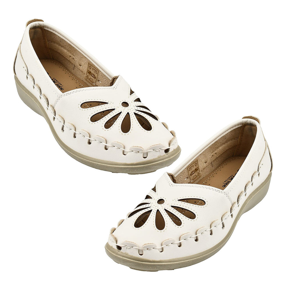 Shoe Tree Comfort Palma Lightweight Slip On Shoe (Size 3) - White