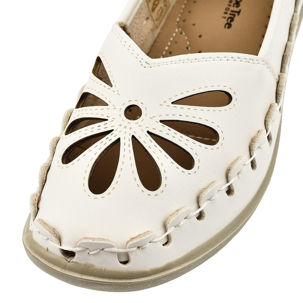 Shoe Tree Comfort Palma Lightweight Slip On Shoe (Size 3) - White