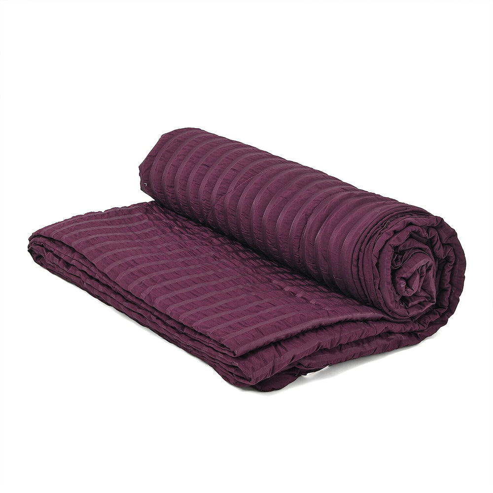 Luxurious Seersucker Quilted Comforter (Size 228X240 Cm) - Red Wine