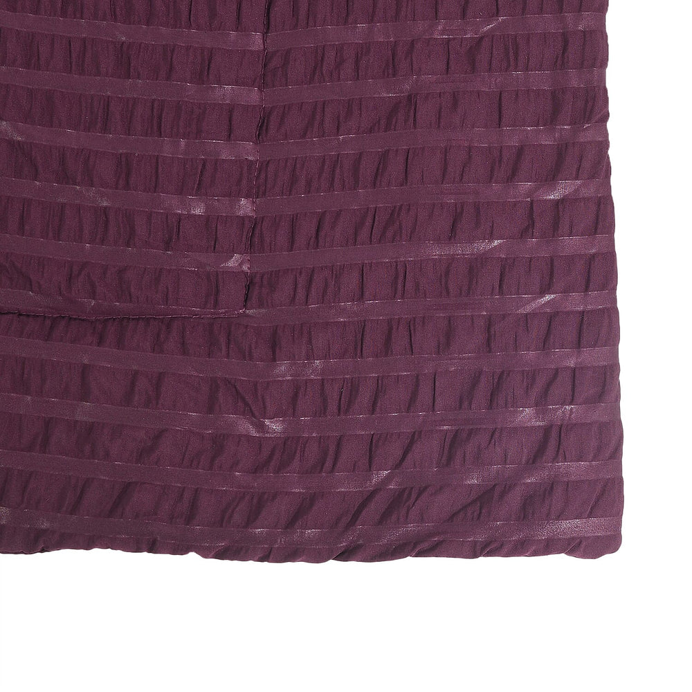 Luxurious Seersucker Quilted Comforter (Size 228X240 Cm) - Red Wine