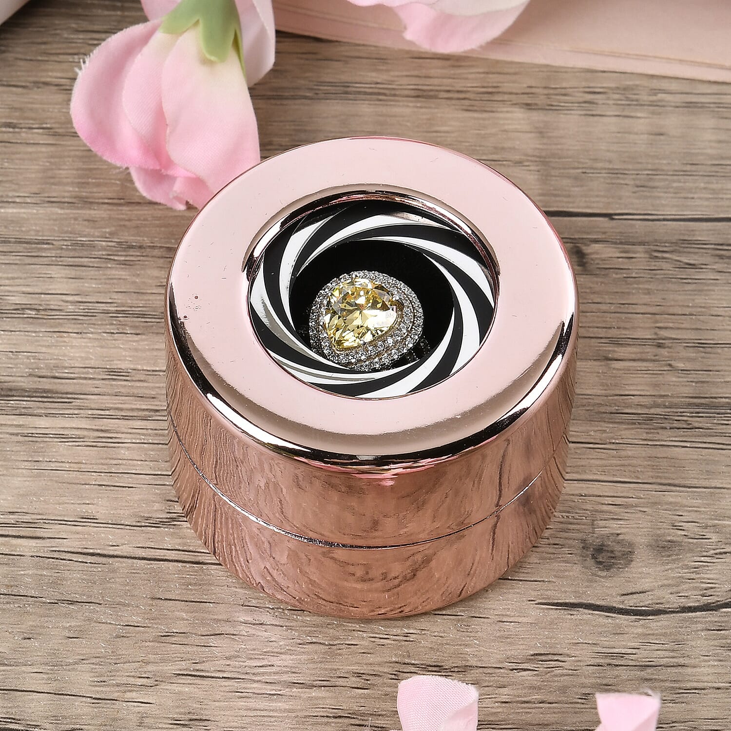 Rotating Ring Storage Box with Heart-Love Design (Size 5.5x5.5x4 cm) - Gold