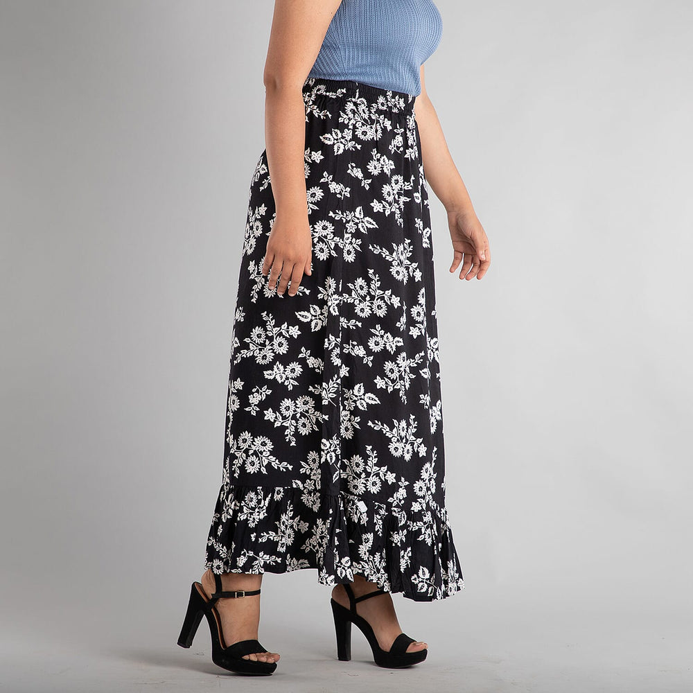 TAMSY 100% Viscose White Floral Pattern Skirt (Size 14) - Black