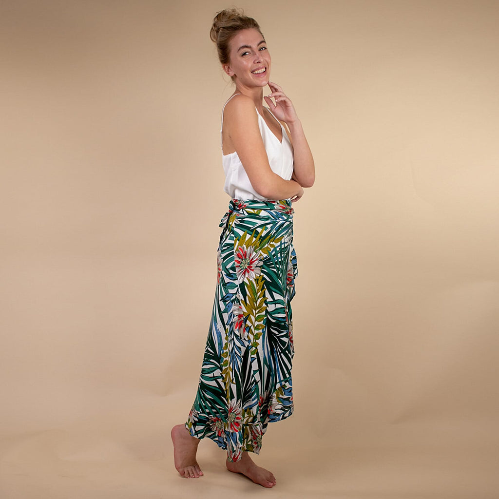 TAMSY 100% Rayon Floral Printed Wrap Skirt One Size Curve (Fits 18-26 ) - White, Green & Multi