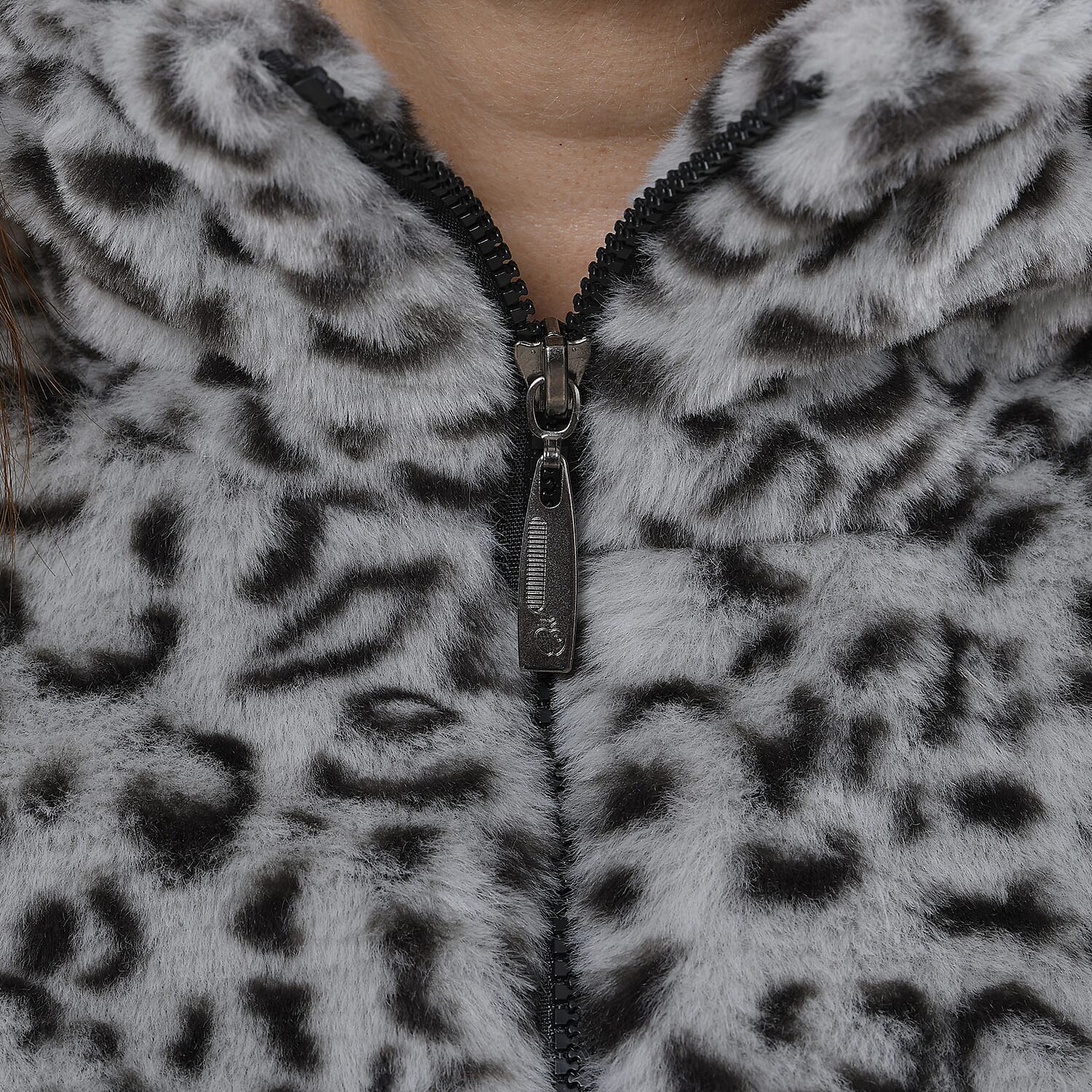 TAMSY Leopard Pattern Faux Fur Coat (Size L 16 to 18)  - Grey