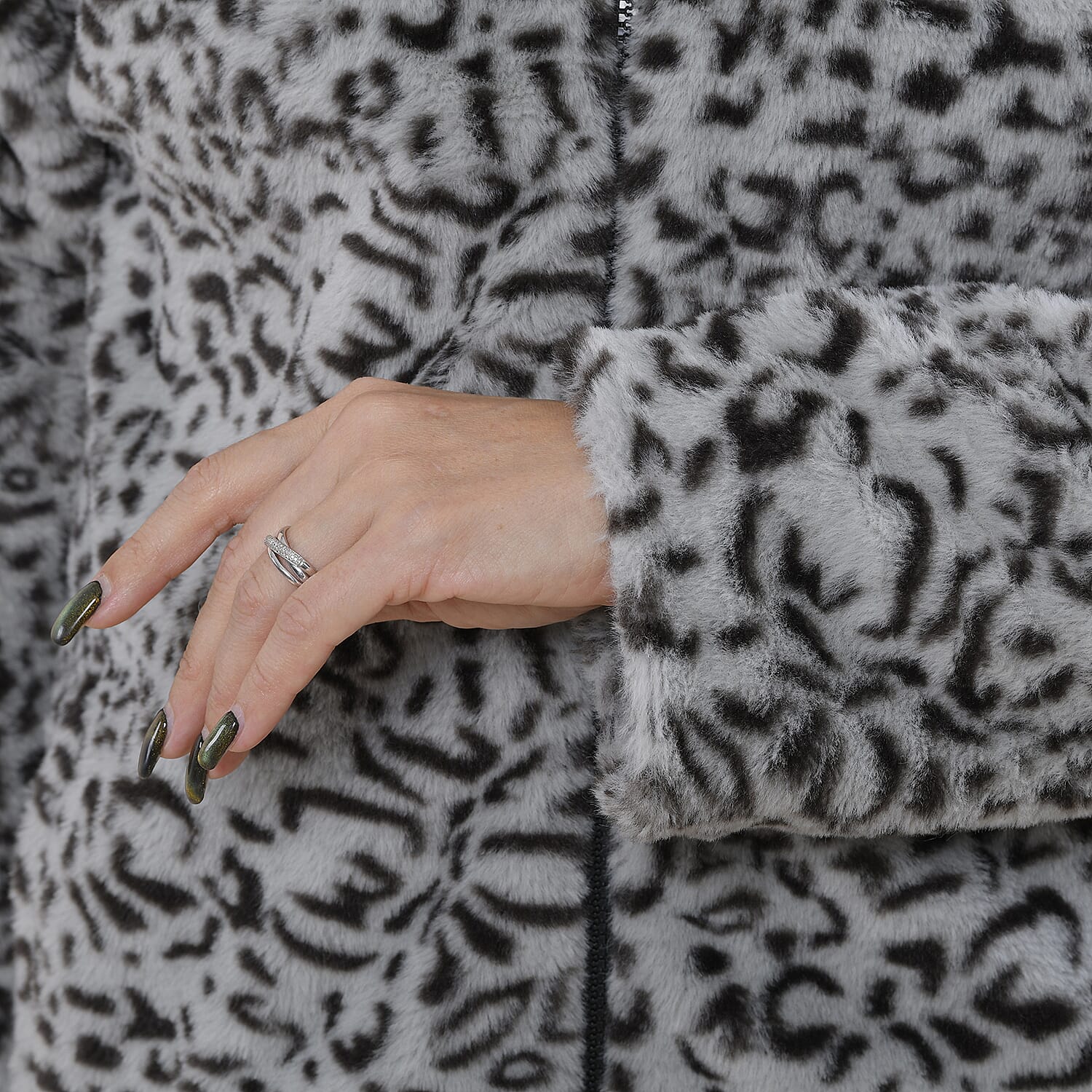TAMSY Leopard Pattern Faux Fur Coat (Size XXL)  - Grey