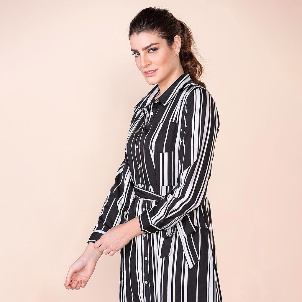 TAMSY Stripe Pattern Crepe Shirt (Size 20) - Black & White