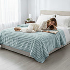 THE MOST LUXURIOUS BLANKET AT IW -- HUSH HAVEN Luxury Faux Fur Blanket with Border 600 GSM (150 x 200 cm) - Green