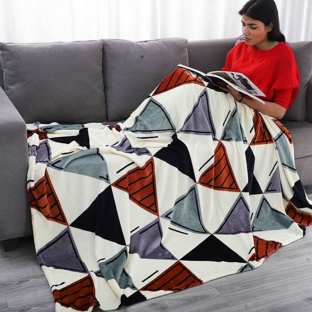 Flannel Printed Blanket (Size 200x1 cm) - Beige & Multicolor