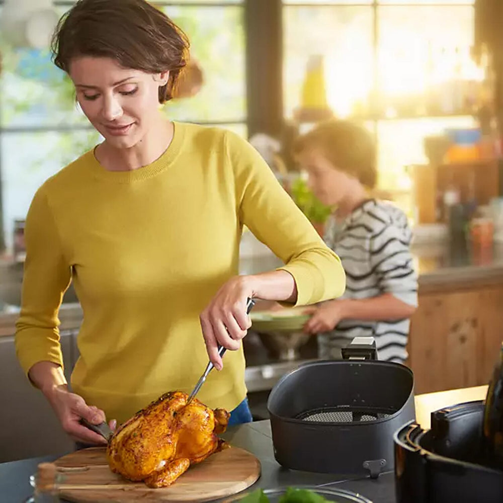 LIQUIDATION PRICE Philips Airfryer with New Fat Removal Technology (Fry, Bake Grill, Roast) (XXL Family Size)