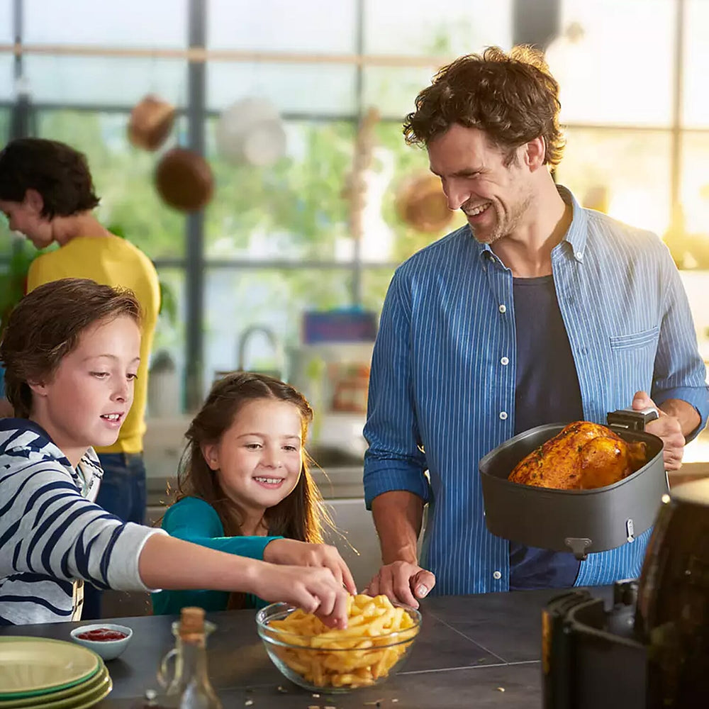 LIQUIDATION PRICE Philips Airfryer with New Fat Removal Technology (Fry, Bake Grill, Roast) (XXL Family Size)
