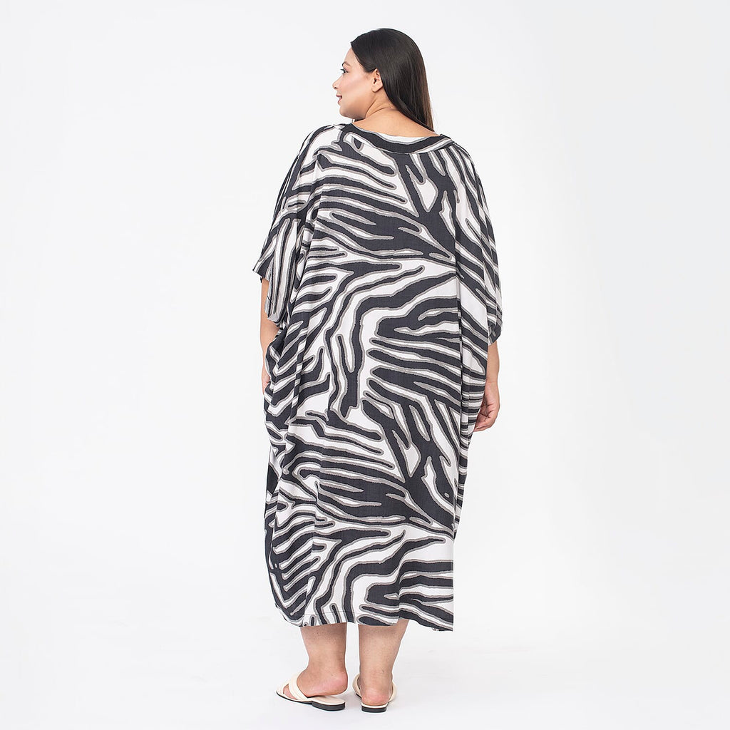 Tamsy 100% Viscose Midi Umbrella Dress with Pockets (Curve Size, 20-26) - White and Black