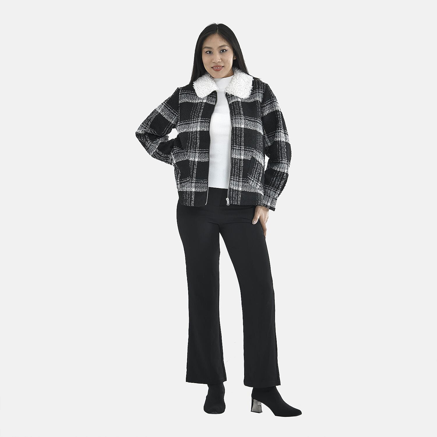 Tamsy Plaid Pattern Coat with Faux Fur Collar (Size M) - Black and White