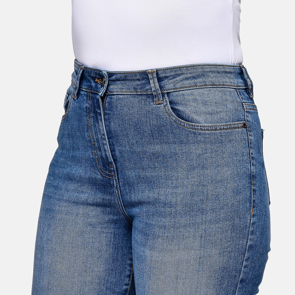 TAMSY - Angelina Relaxed Stretchable Jeans (Size 20) - Mid Blue