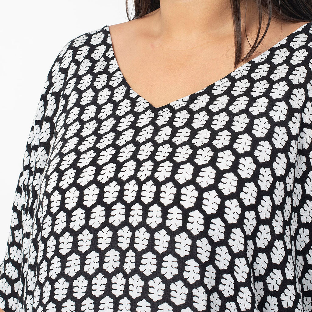 Tamsy 100% Viscose Cold Shoulder Longline Top (One Size Curve,20-26) - Black - Off White