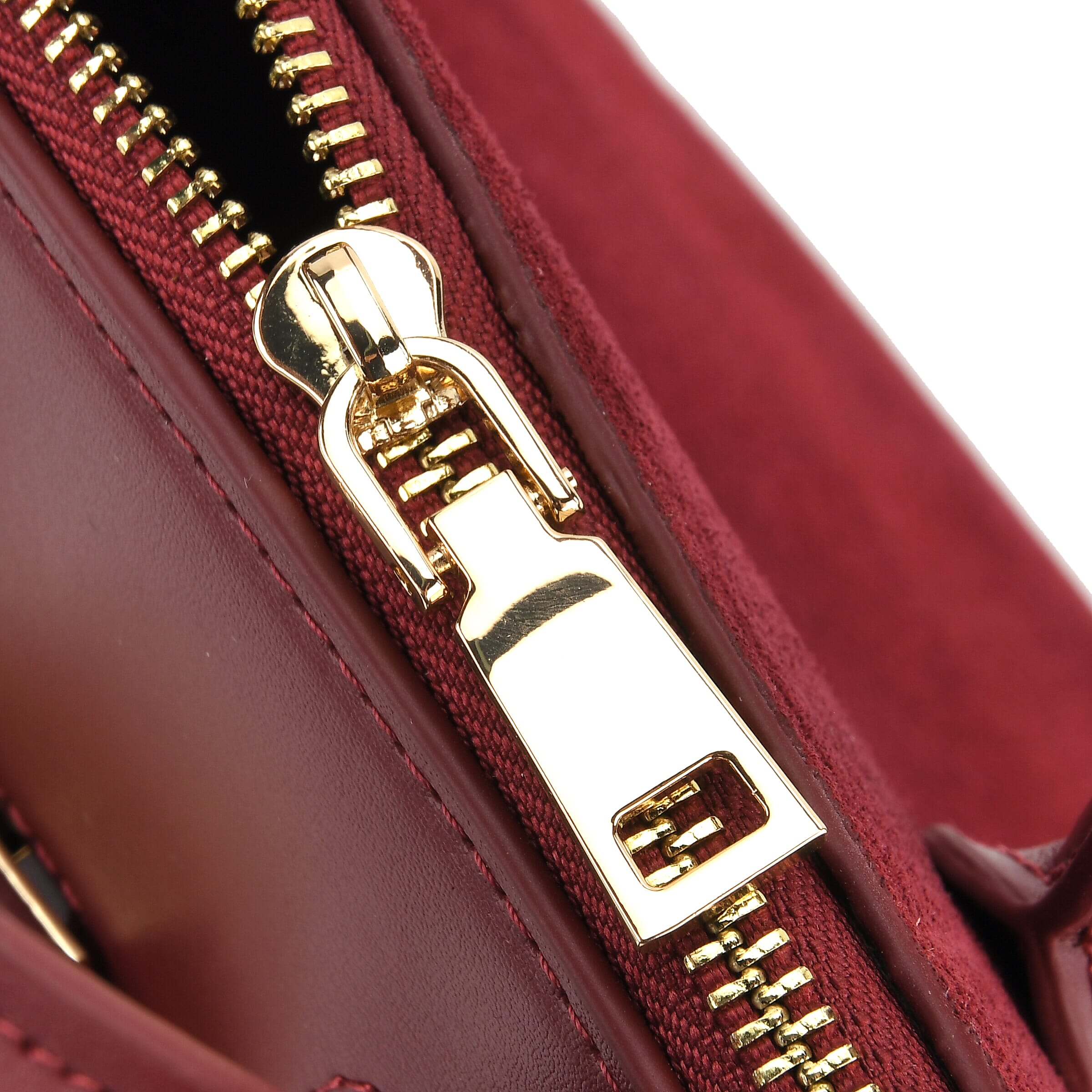 "Color-Burgundy Size-Profile- Genuine leather Crossbody bag with gift box Wall (exterior)-Genuine leather Lining (Interior)-PVC Pockets (exterior)-Zipped-1 Pockets (interior)-  Zipped-1,slip-1; Measur