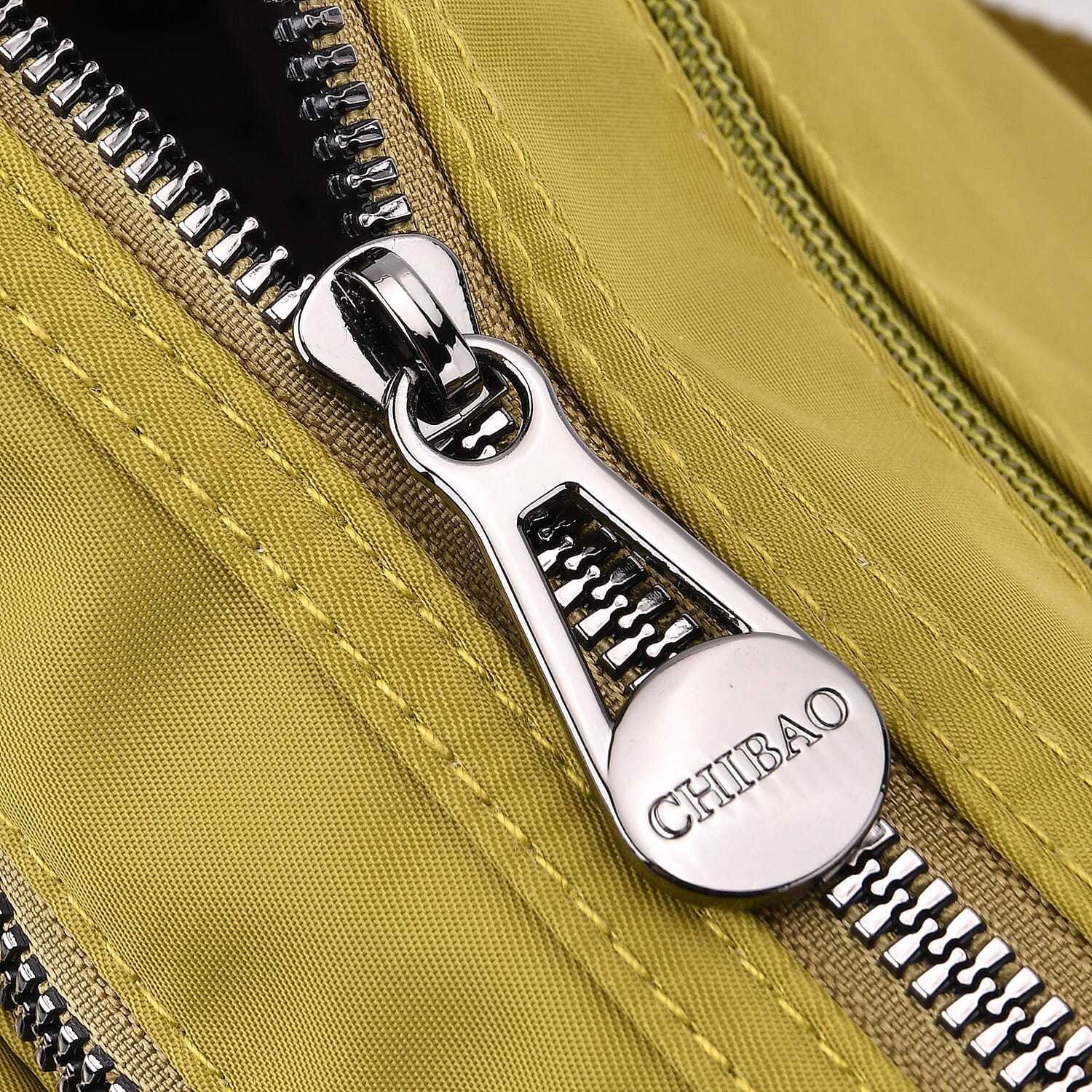 Versatile Messenger Crossbody Bag with Adjustable Strap - Olive